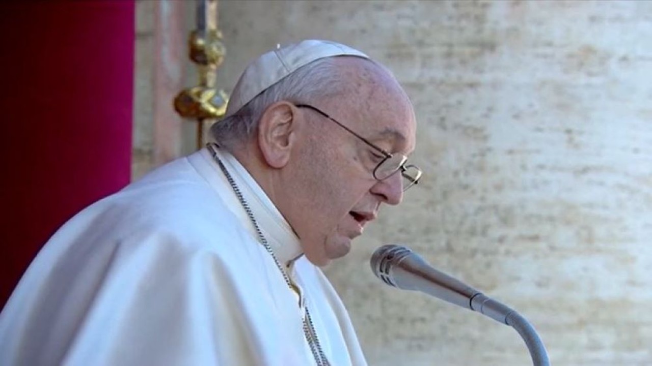 Seruan perdamaian menjadi fokus pesan Paus Fransikus pada hari Natal yang disampaikannya dari balkon tengah Basilika Santo Petrus dan disiarkan langsung ke seluruh dunia. (Istimewa)