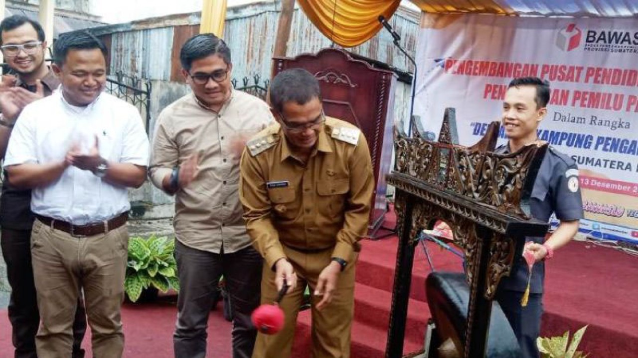 Deklarasi Kelurahan Nunang Daya Bangun, Payakumbuh Barat, Kota Payakumbuh menjadi salah satu Kampung Pengawas Pemilu. (ANTARA/Akmal Saputra)