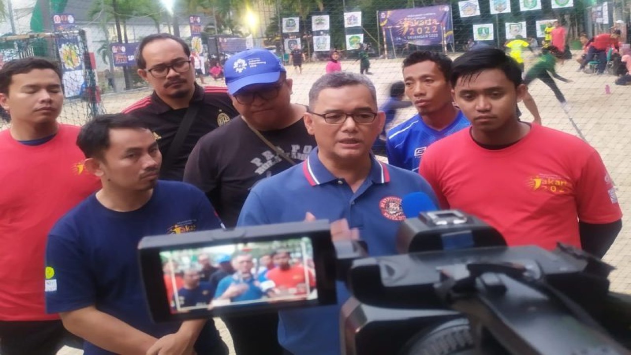 Jenderal PB ABTI Zulfydar Zaidar Mochtar dalam sesi wawancara di Coastal Handball kampus B Universitas Negeri Jakarta (UNJ) Rawamangun, Jakarta, Senin (5/12/2022). (ANTARA/HO-PB ABTI)