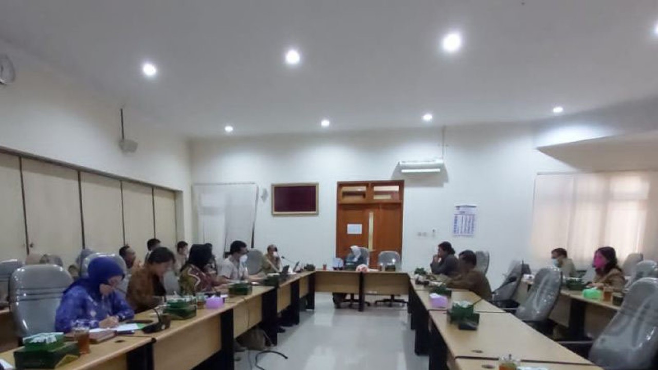 Rapat Pansus PBB-P2 DPRD Kulon Progo dengan BPN dan BKAD Kulon Progo. (ANTARA/Sutarmi)