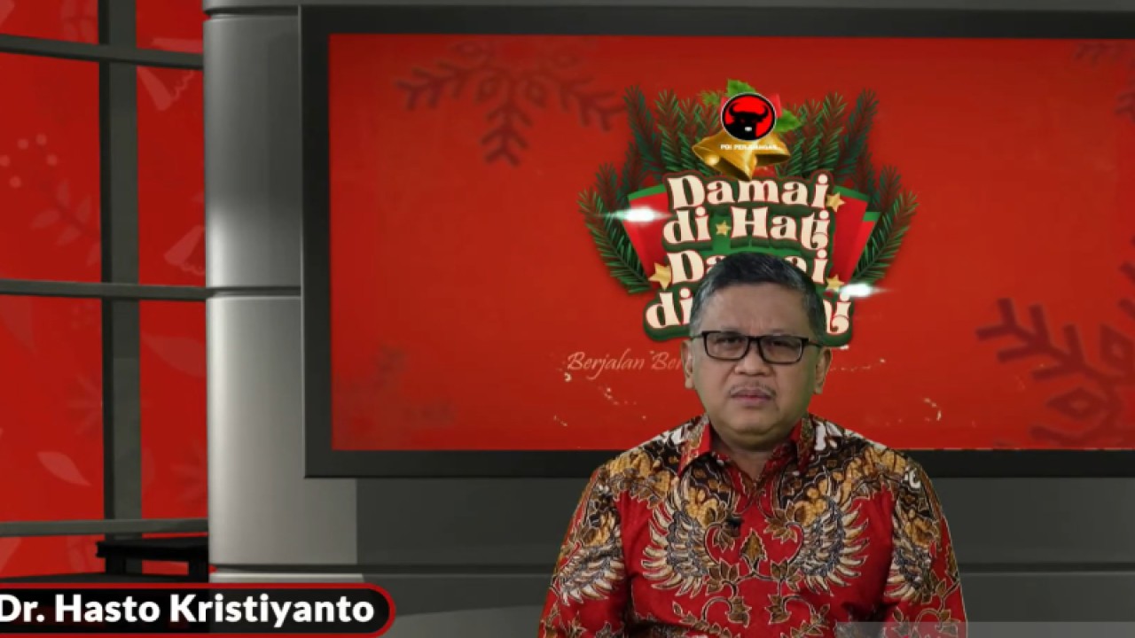 Tangkapan layar - Sekretaris Jenderal DPP PDI Perjuangan (PDIP) Hasto Kristiyanto dalam acara perayaan Natal bertajuk "Damai di hati Damai di Bumi" disiarkan secara daring di kanal YouTube PDI Perjuangan dipantau di Jakarta, Selasa (27-12-2022). (ANTARA/Melalusa Susthira K.)