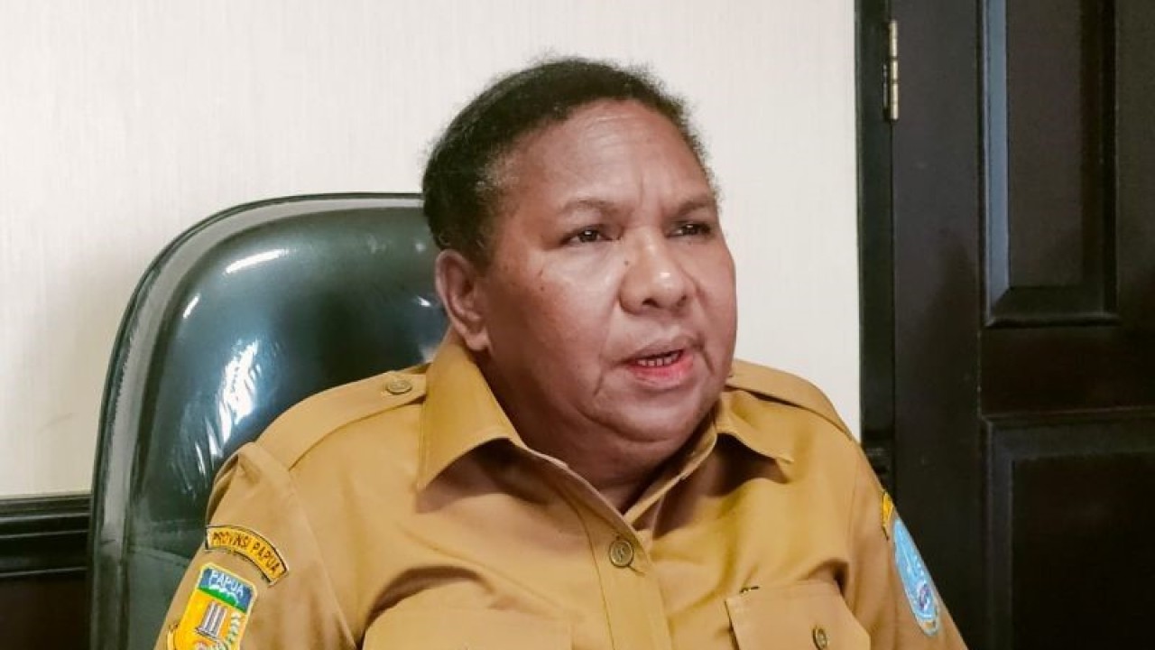 Pelaksana Harian Bupati Jayapura, Hana Hikoyabi ANTARA/Ardiles Leloltery  KOMENTAR