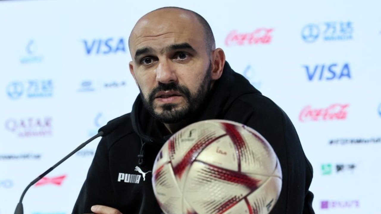 Pelatih Maroko Walid Regragui melakukan konferensi pers jelang pertandingan semifinal lawan Prancis 13 Desember 2022 Qatar 2022. ANTARA/AFP/KARIM JAAFAR