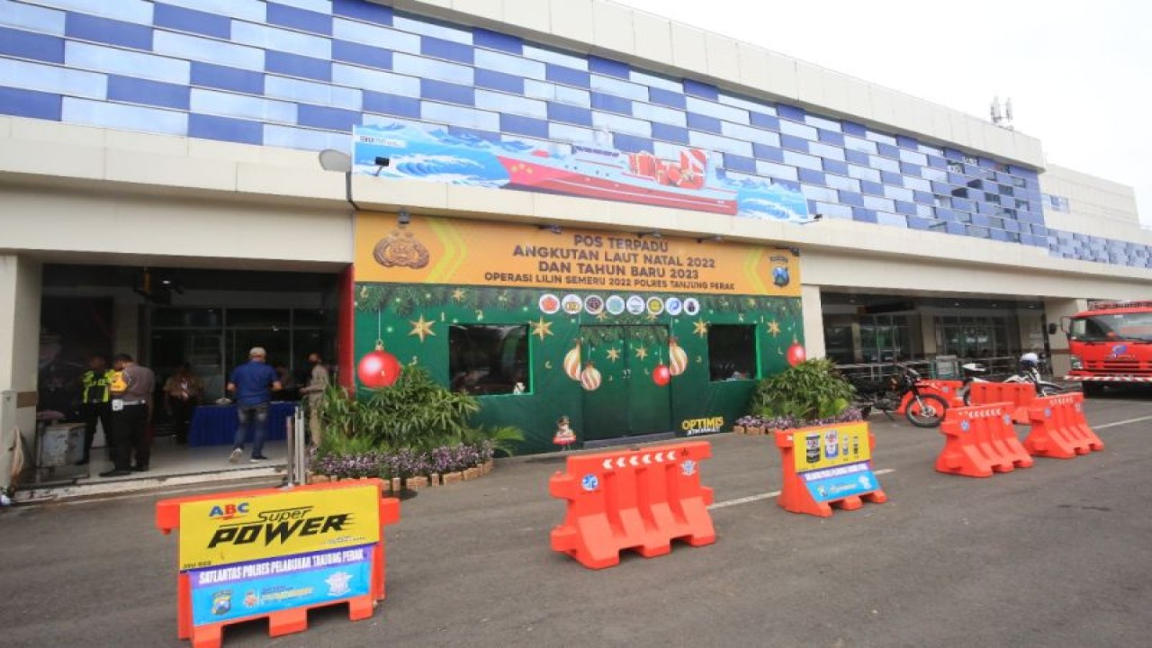 Pelindo menyiapkan posko guna mengantisipasi lonjakan penumpang kapal menjelang Natal 2022 dan Tahun Baru (Nataru) 2023 di Terminal Penumpang Gapura Surya Nusantara (GSN) pelabuhan Tanjung Perak Surabaya. (ANTARA/HO-Pelindo)