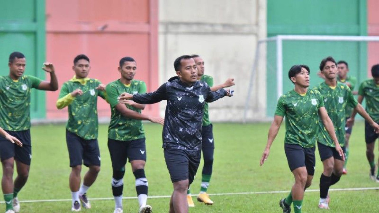 Pemain PSMS saat menggelar latihan di Stadion Mini Pancing (ANTARA/Juraidi)