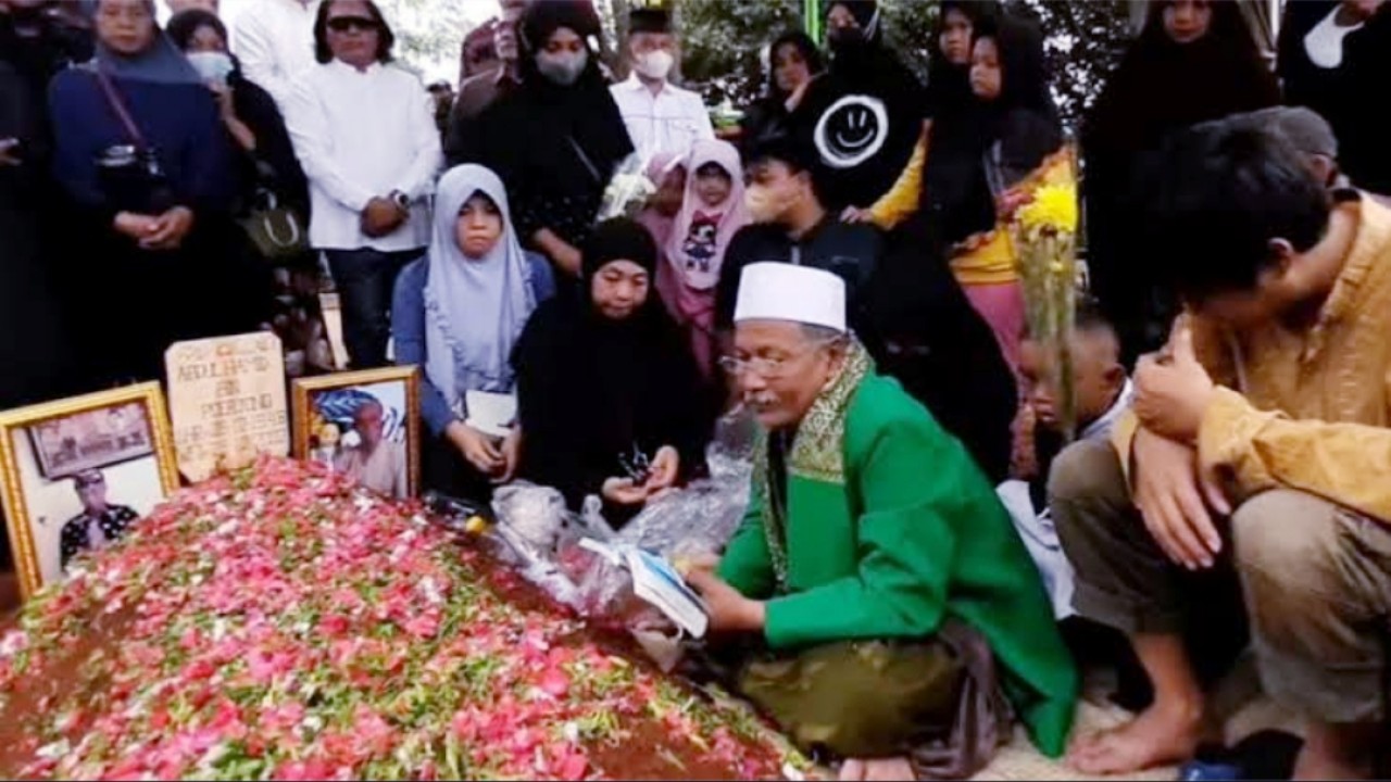 Suasana pemakaman Pak Ogah/net