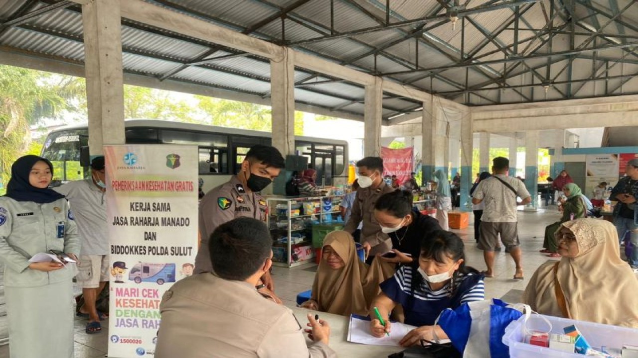 Pelaksanaan pemeriksaan kesehatan gratis Jasa Raharja Sulut di Terminal Malalayang Manado. ANTARA/HO-Humas JR (1)
