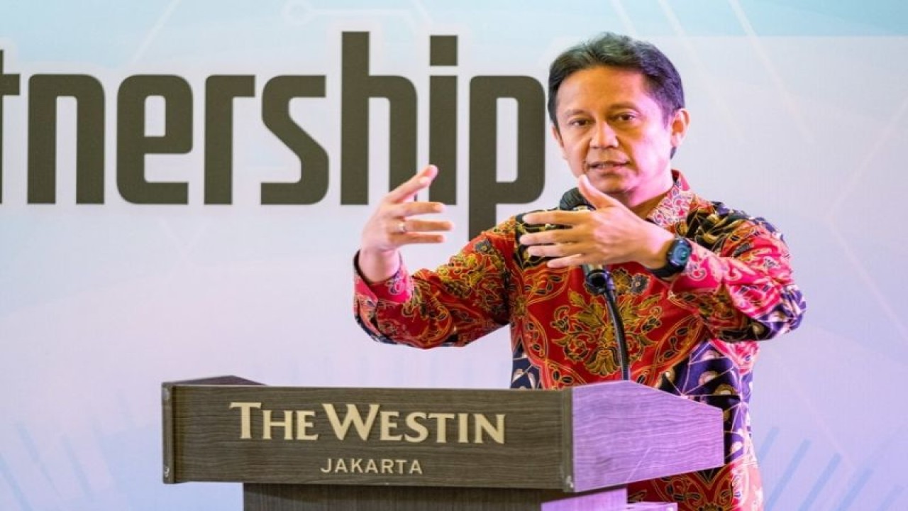 Menteri Kesehatan RI Budi Gunadi Sadikin berbicara dalam acara penandatanganan kerja sama transfer teknologi pengembangan vaksin HPV antara PT Bio Farma dan Merck Sharp & Dohme (MSD) di Jakarta, Selasa (13/12/2022). (ANTARA/HO-Kemenkes)