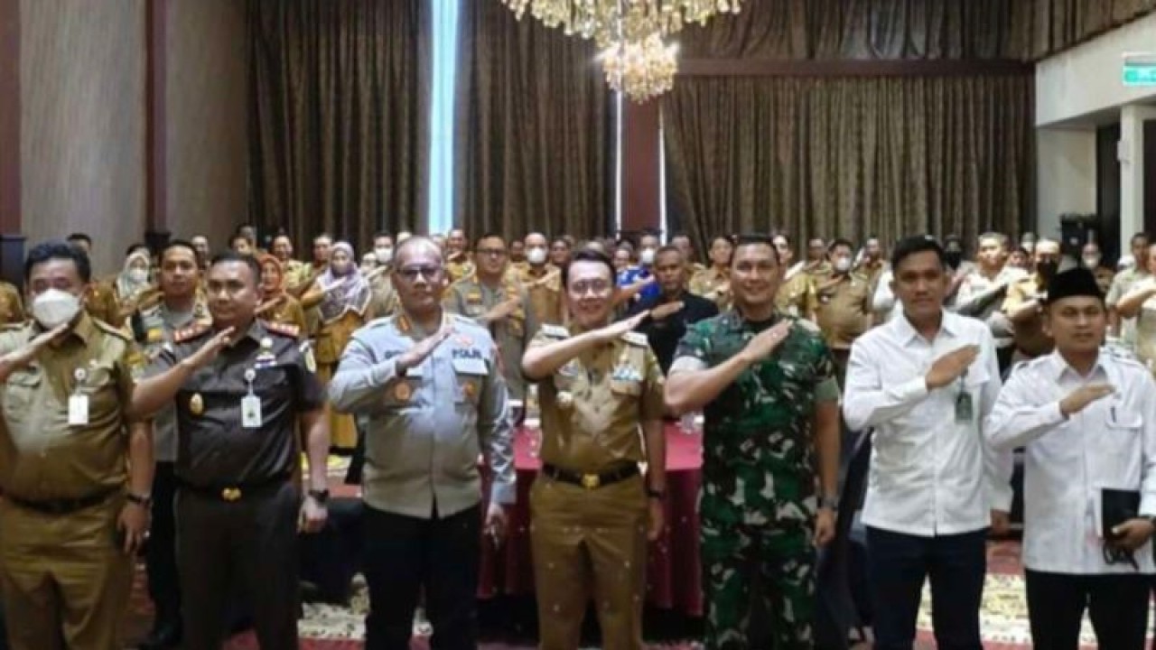Rapat koordinasi pengamanan Natal dan Tahun Baru untuk wilayah Kabupaten Bekasi yang digelar di Hotel Java Palace Jababeka Cikarang, Selasa. ANTARA/Pradita Kurniawan Syah.