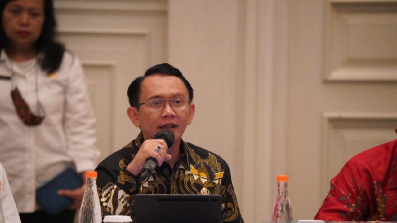 Penjabat Bupati Bekasi Dani Ramdan menghadiri rapat koordinasi lintas sektor bersama Kementerian ATR/BPN di The Tribrata Darmawangsa Jakarta Selatan, Rabu (21/12/2022). (ANTARA/HO-Prokopim Pemkab Bekasi).