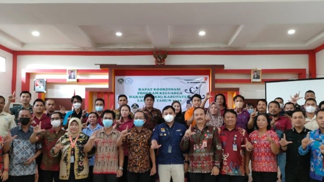 Kegiatan Rapat Koordinasi Program Keluarga Harapan (PKH) Kabupaten Landak Tahun 2022 yang diselenggarakan oleh Bappeda Kabupaten Landak dan dihadiri oleh Tim Koordinasi Program Keluarga Harapan Kabupaten Landak, di Aula Bappeda Kabupaten Landak. Kamis (8/12/2022) (ANTARA/istimewa)