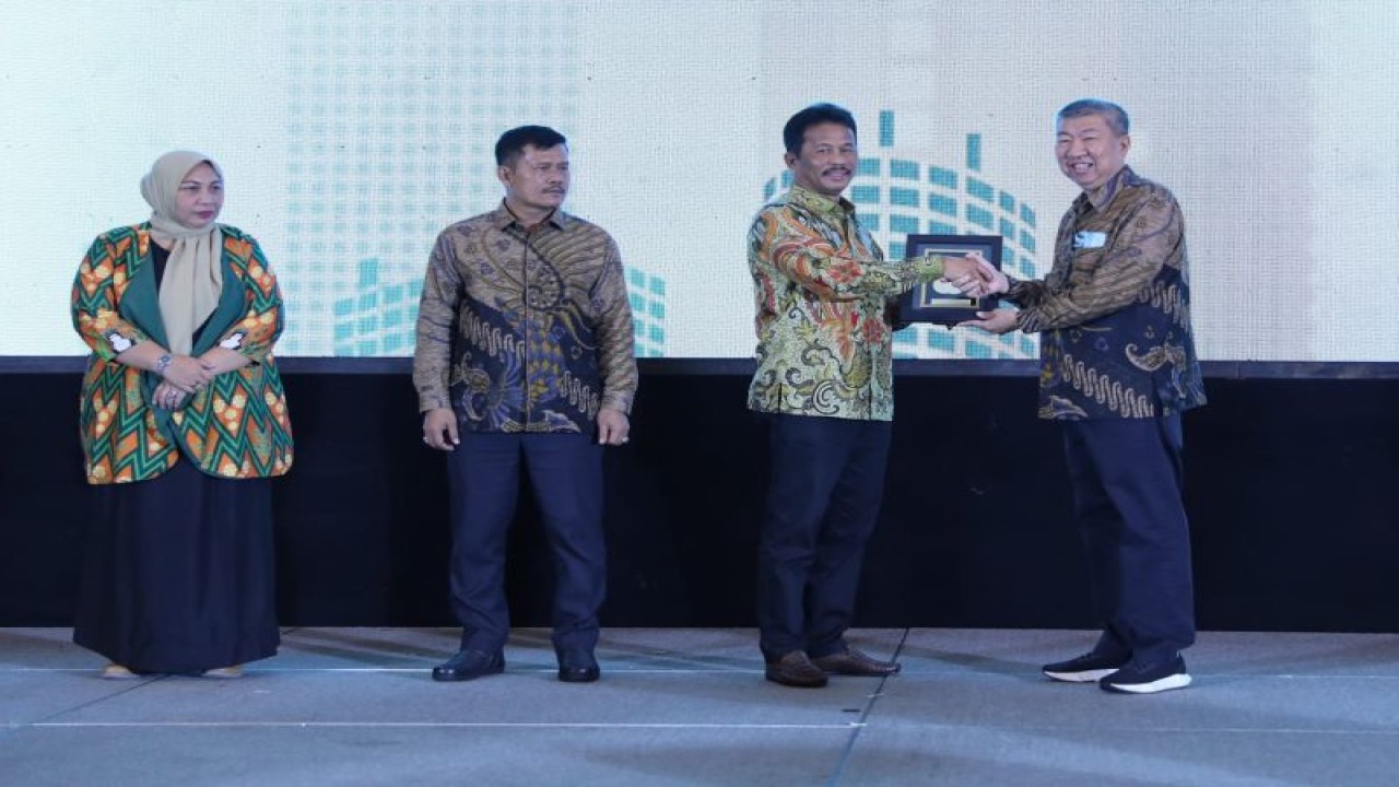 Pemkot Batam raih penghargaan percepatan izin pembangunan perumahan (ANTARA/HO-Pemkot Batam)