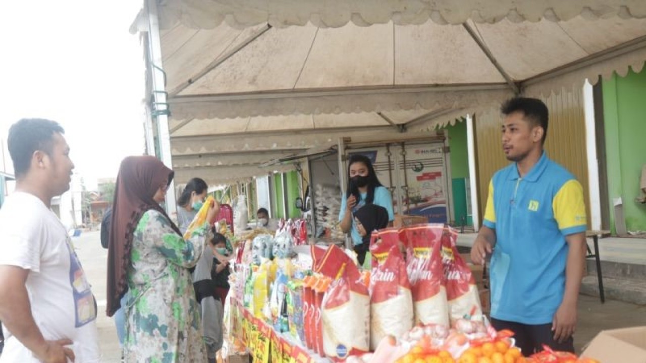 Pemprov Kepri gelar operasi pasar di Batam upaya tekan inflasi (ANTARA/Jessica)