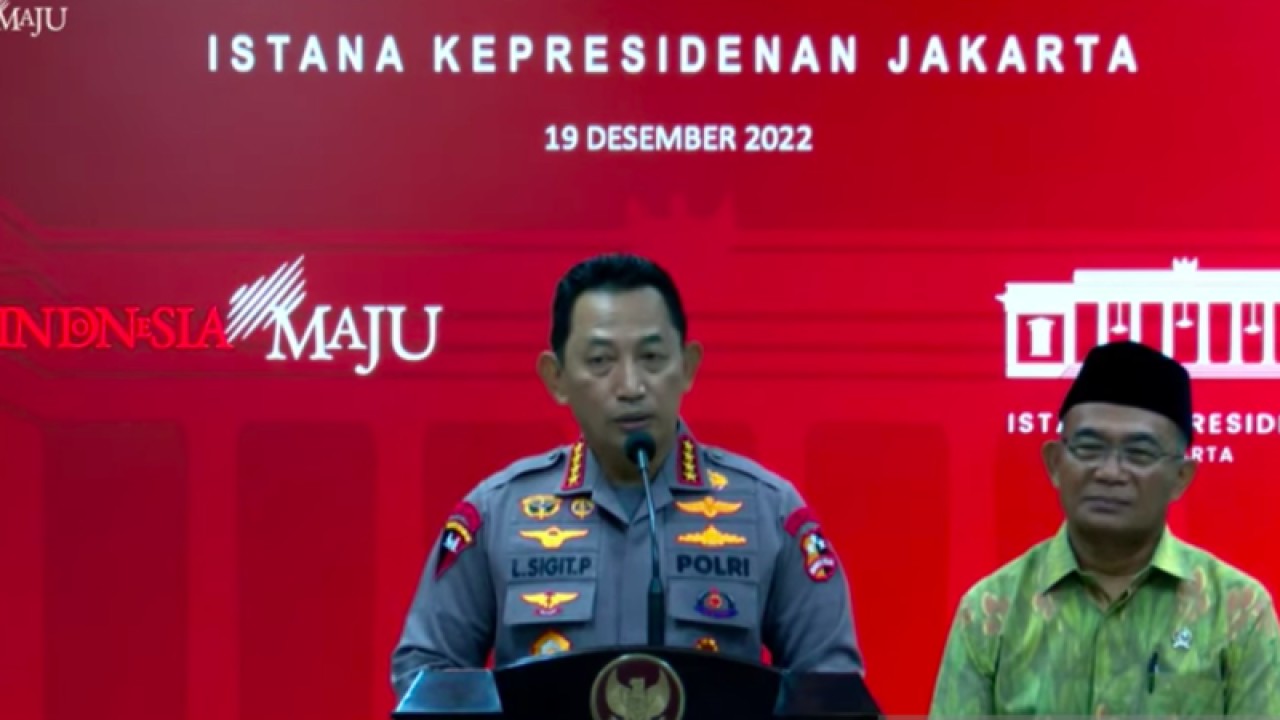 Tangkapan layar - Kapolri Jenderal Pol Listyo Sigit Prabowo dan Menteri Koordinator Pembangunan Manusia dan Kebudayaan Muhadjir Effendy, di Kantor Presiden, Jakarta, Senin (19/12/2022). ANTARA/Indra Arief.