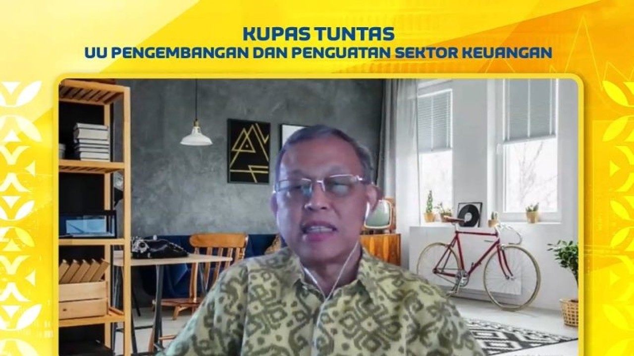 Tangkapan layar Pengamat Kebijakan Ekonomi Makro dan Keuangan (Australia Indonesia Partnership for Economic Development (Prospera) Anton Hermanto Gunawan dalam webinar “Kupas Tuntas UU Pengembangan dan Penguatan Sektor Keuangan” yang dipantau di Jakarta, Kamis (22/12/2022). (ANTARA/Sanya Dinda)