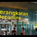 Penumpang memasuki keberangkatan Bandara Sultan Thaha Jambi (ANTARA/TUYANI)-1672129592