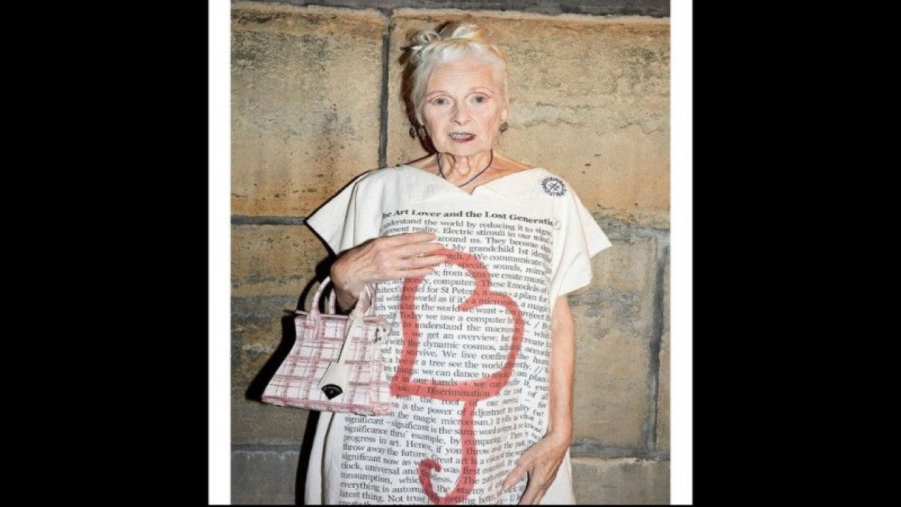Perancang busana asal Inggris, Vivienne Westwood. (Instagram/@viviennewestwood)