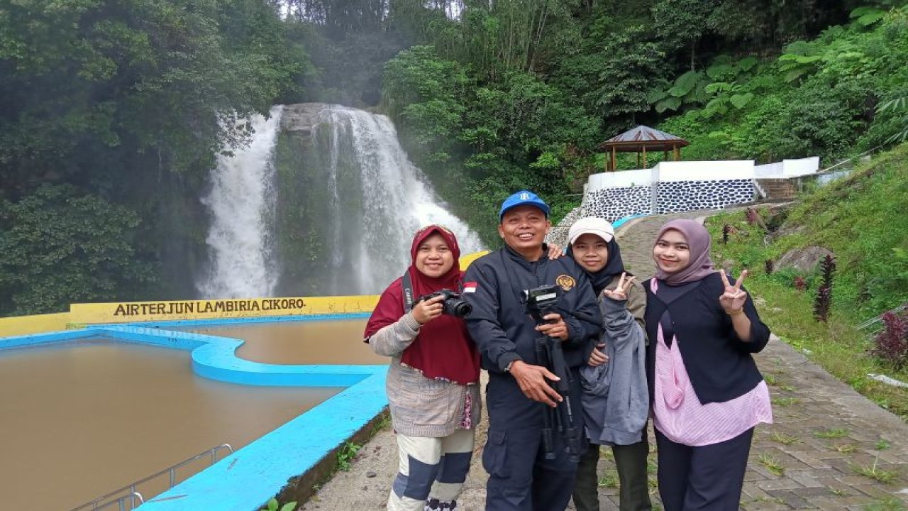 Suasana permandian alam Lambiria yang berlokasi di Cikoro, Malakaji, Kecamatan Tompo Bulu, Kabupaten Gowa, Sulawesi Selatan, Minggu (25/12/2022). Antara/ Suriani Mappong