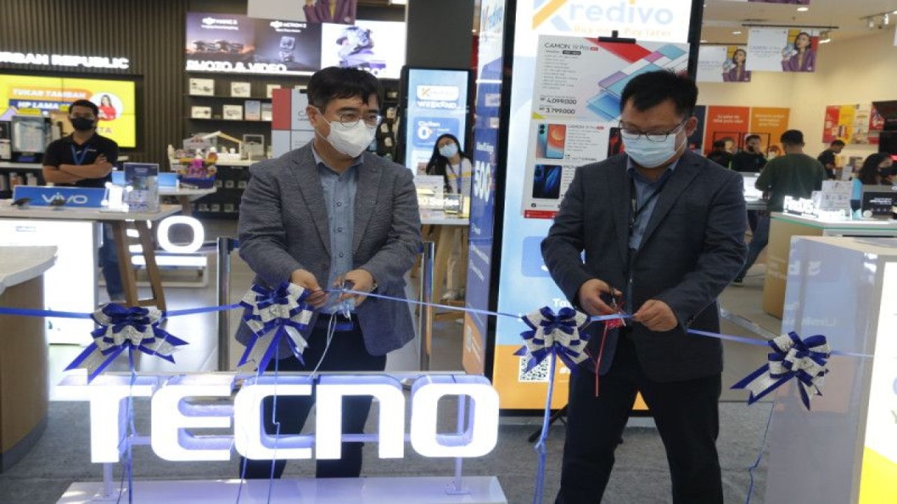 Persemian kerjasama antara Tecno Indonesia dan juga Erajaya Digital untuk memasarkan produk terbaru dari Tecno (ANTARA/Ho)