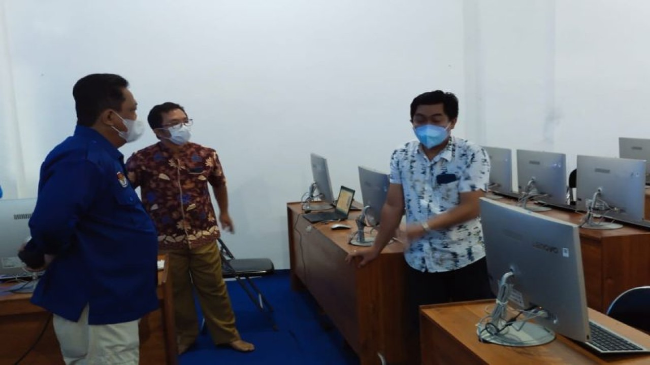 Persiapan tes CAT calon anggota PPK. (ANTARA/HO-KPU Kalteng)
