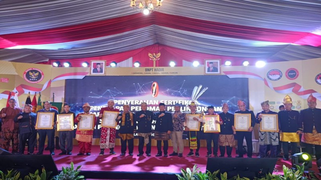 PT KRI RU II Dumai sebagai salah satu BUMN yang meraih penghargaan level 1 sistem pengamanan obvitnas dari BNPT. (ANTARA/HO-PT KRI RU II)