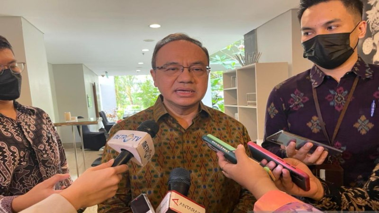 Direktur Jenderal Informasi dan Diplomasi Publik Kementerian Luar Negeri RI Teuku Faizasyah saat dijumpai di sela-sela gelaran Bali Civil Society and Media Forum di Nusa Dua, Bali, pada Selasa (6/12/2022). (ANTARA/Aria Cindyara)