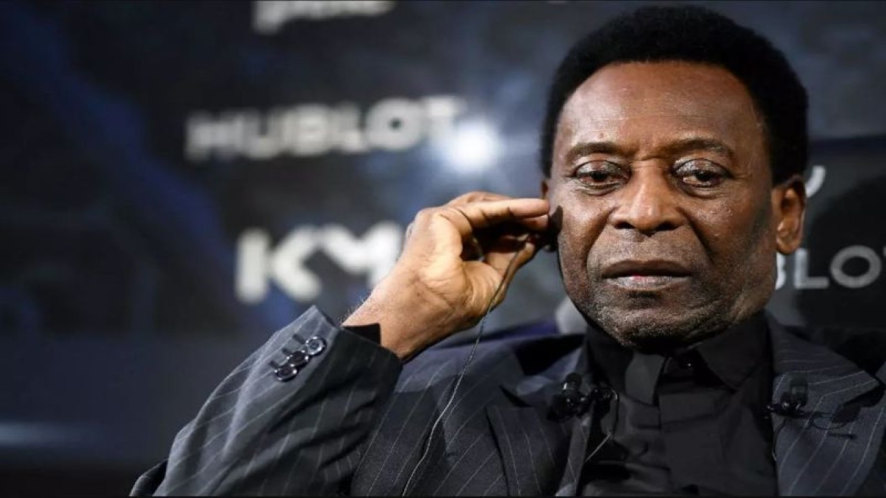 Pesepak bola legendaris Pele saat menghadiri konferensi pers di Hotel Lutetia, Paris pada 2 April 2019. (Frack Fife, AFP)