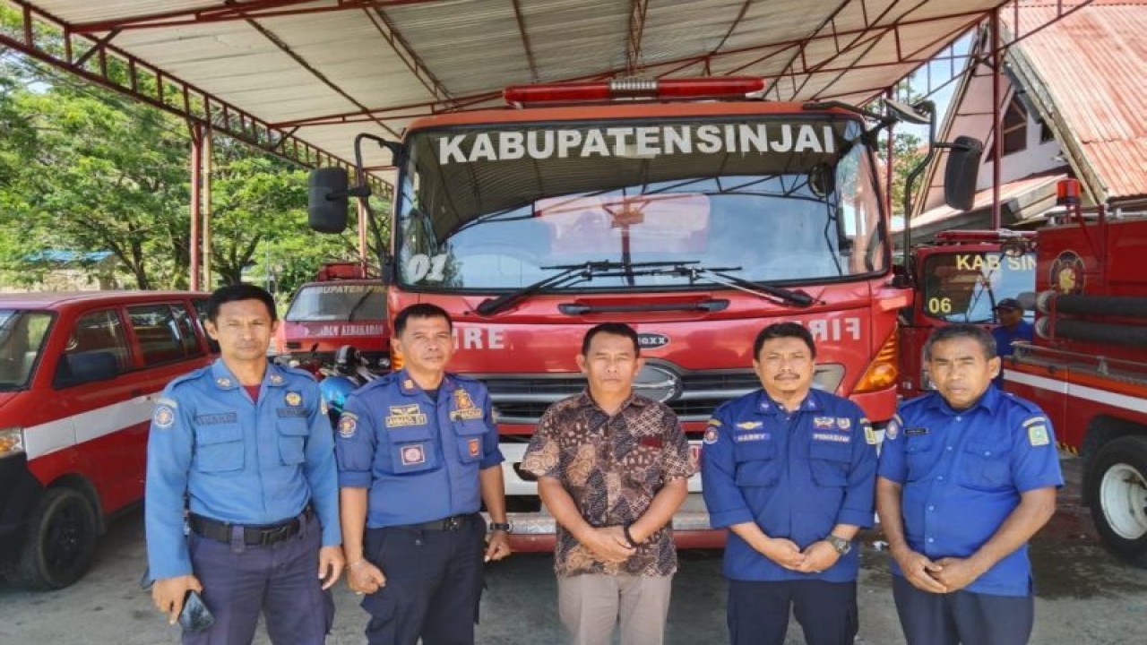 Petugas Damkar Sinjai terus mengingatkan masyarakat waspda kebakaran khususnya yang diakibatkan kosleting listrik.ANTARA/HO-