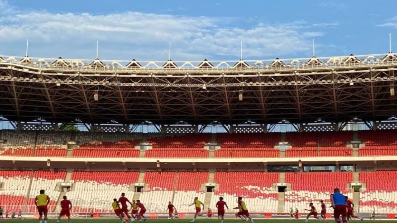 Suasana latihan tim nasional Indonesia dalam menghadapi Piala AFF 2022 di Stadion Utama Gelora Bung Karno, Jakarta, Selasa (20/12/2022). (ANTARA/Shofi Ayudiana)