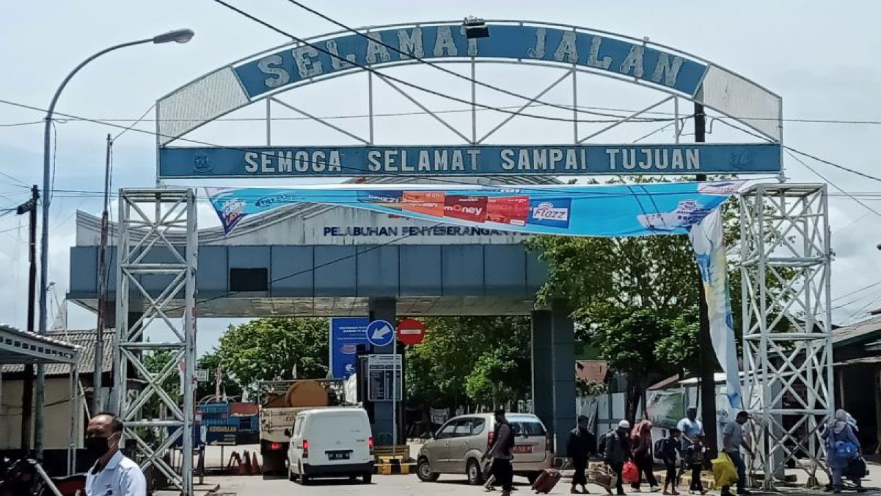 Pintu Gerbang Kabupaten Penajam Paser Utara (ANTARA/Novi Abdi-Bagus Purwa)