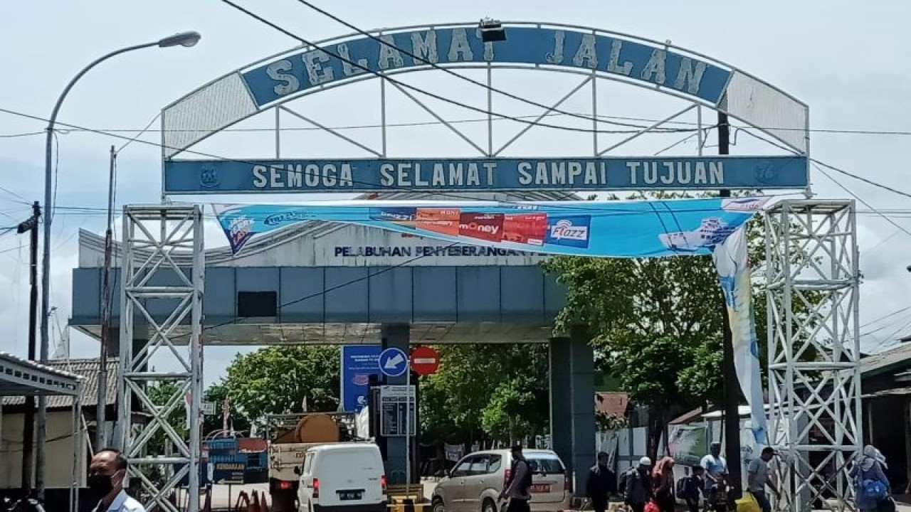 Pintu Gerbang Kabupaten Penajam Paser Utara (ANTARA/Novi Abdi-Bagus Purwa)