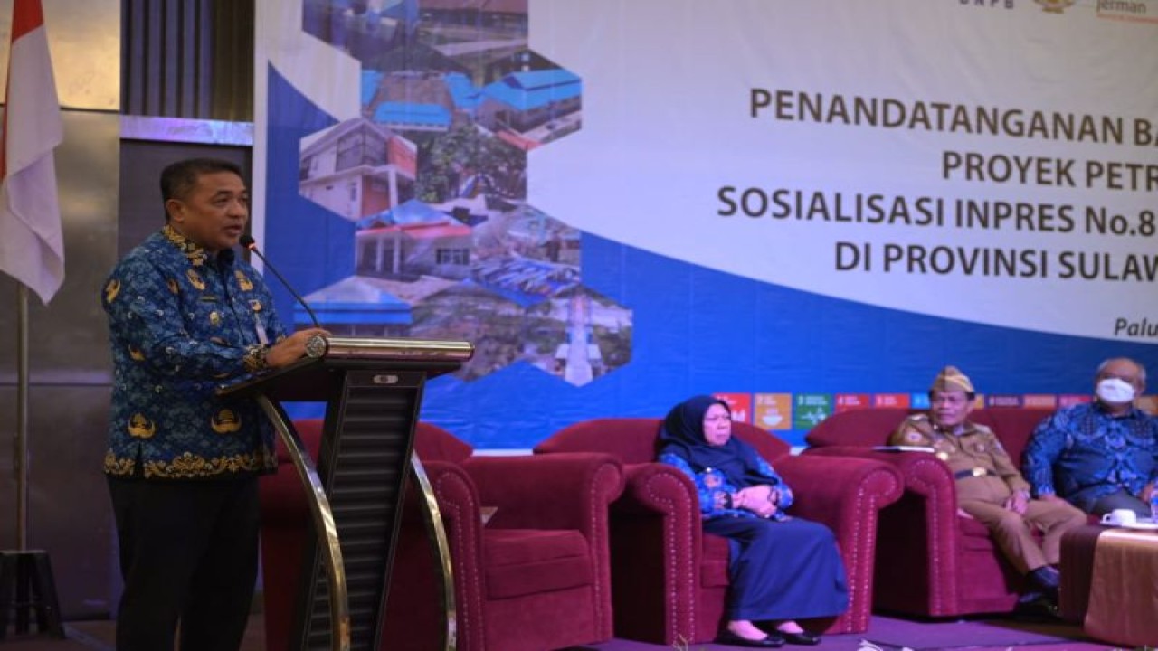 Plt Kepala BPBD Sulawesi Tengah, Arfan saat menyampaikan arahannya pada kegiatan penandatanganan berita acara serah terima (BAST) dan BAST operasional proyek rehab-rekon Sulteng berlangsung di Palu, Senin (19/12/2022). ANTARA/HO-Biro Porkopim Pemprov Sulteng