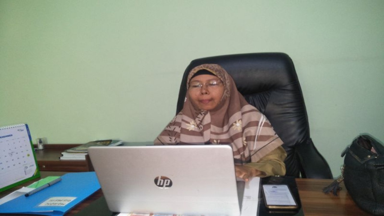Plt Kepala Disnakertrans Lombok Tengah, NTB, Tri Widiastuti (ANTARA/Akhyar)