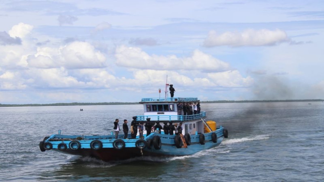 Direktorat Polisi Perairan dan Udara Polda Kalimantan Utara  mengelar Simulasi Sistem Pengamanan Kota (Sispamkota) Uji Kesiapan Pengamanan Pemilu 2024 di perairan Kaltara, Tarakan, Selasa (6-12-2022). ANTARA/HO-Humas Polda Kaltara.