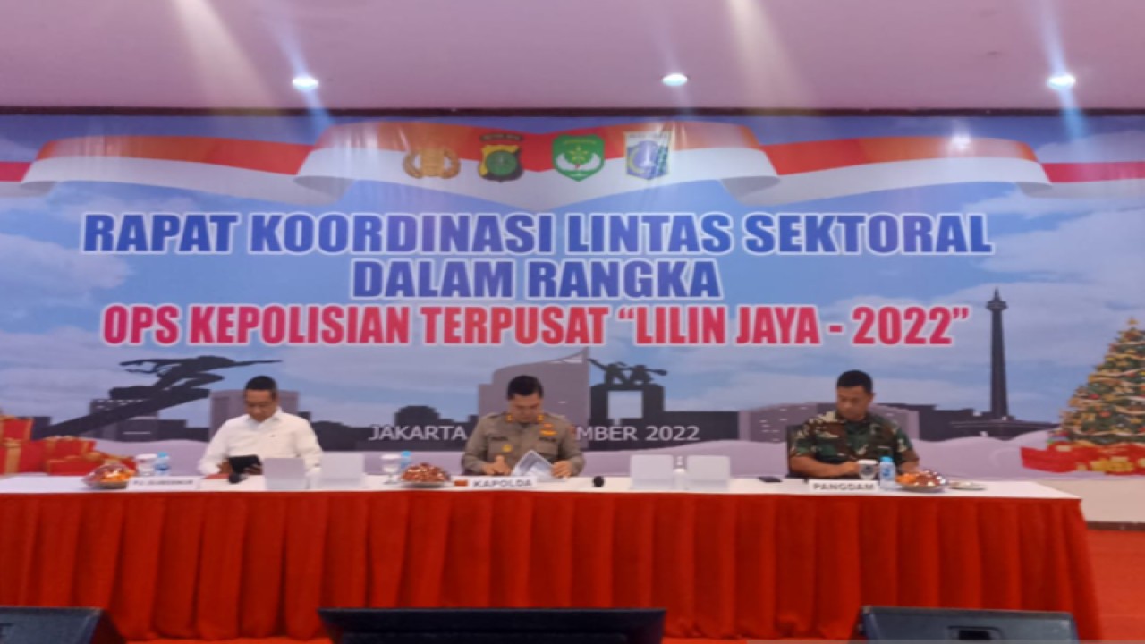 Polda Metro Jaya bersama Kodam Jaya dan Pemerintah Daerah DKI Jakarta gelar rapat berkoordinasi pengamanan  Natal 2022 dan Tahun Baru 2023. ANTARA/Fianda Sjofjan Rassat