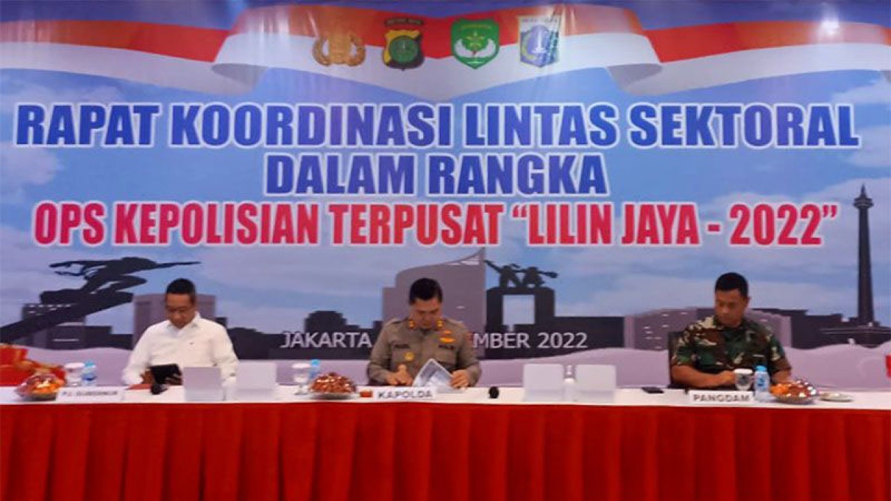 Polda Metro Jaya bersama Kodam Jaya dan Pemerintah Daerah DKI Jakarta menggelar rapat koordinasi pengamanan Natal 2022 dan Tahun Baru 2023 di Jakarta, Senin (19/12/2022). ANTARA/Fianda Sjofjan Rassat/aa.