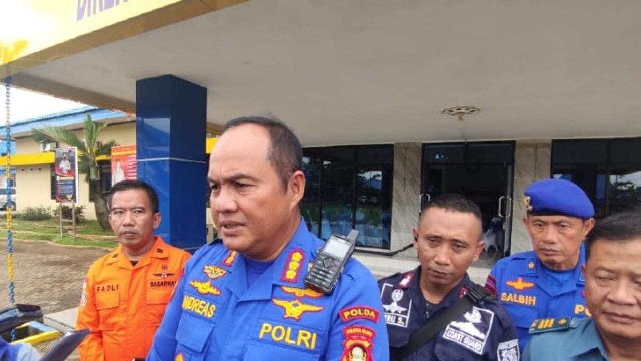 Direktur Direktorat Air dan Udara Polda Sumatera Selatan Kombes Pol Andreas Kusmaedi menjelaskan terkait pembentukan Komunitas Maritim Sumatera Selatan, di Palembang, Kamis (15/12/2022) (ANTARA/M Riezko Bima Elko P)