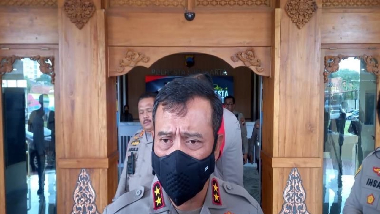Kapolda Jateng Irjen Pol. Ahmad Luthfi memberikan keterangan di Polresta Surakarta, Jawa Tengah, Rabu (7/12/2022). (ANTARA/Bambang Dwi Marwoto)
