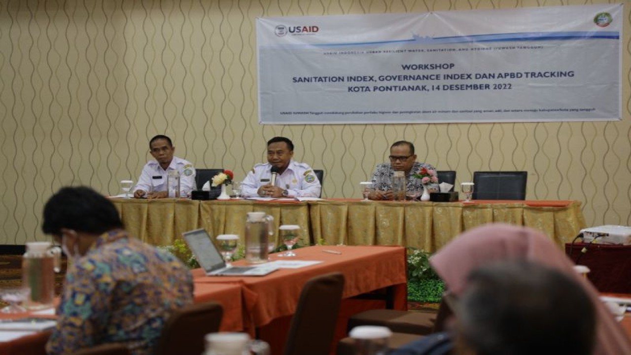 Pemerintah Kota Pontianak, Kalimantan Barat saat ini sedang menyiapkan strategi dalam meningkatkan kualitas air bersih untuk didistribusikan kepada masyarakat kerja sama dengan United States Agency for International Development (USAID) Indonesia Urban Water, Sanitation and Hygiene (IUWASH).  (Foto ANTARA/HO-Jimi)