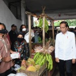 Presiden Joko Widodo bersama Ibu Negara Iriana Joko Widodo-1672121626