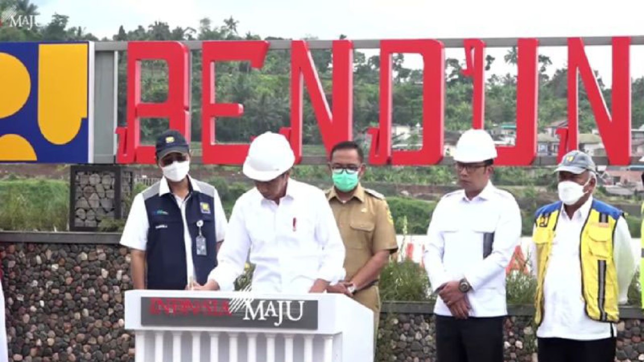 Tangkapan layar - Presiden Jokowi meresmikan Bendungan Ciawi di Kabupaten Bogor, Jawa Barat, Jumat (23/12/2022). (ANTARA/Desca Lidya Natalia)