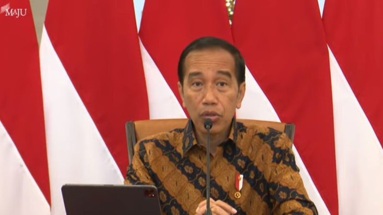 Tangkap layar Presiden Jokowi menyampaikan pemerintah menghentikan ekspor bijih bauksit mulai Juni 2023 di Istana Merdeka Jakarta pada Rabu (21/12/2022) (ANTARA/Desca Lidya Natalia)