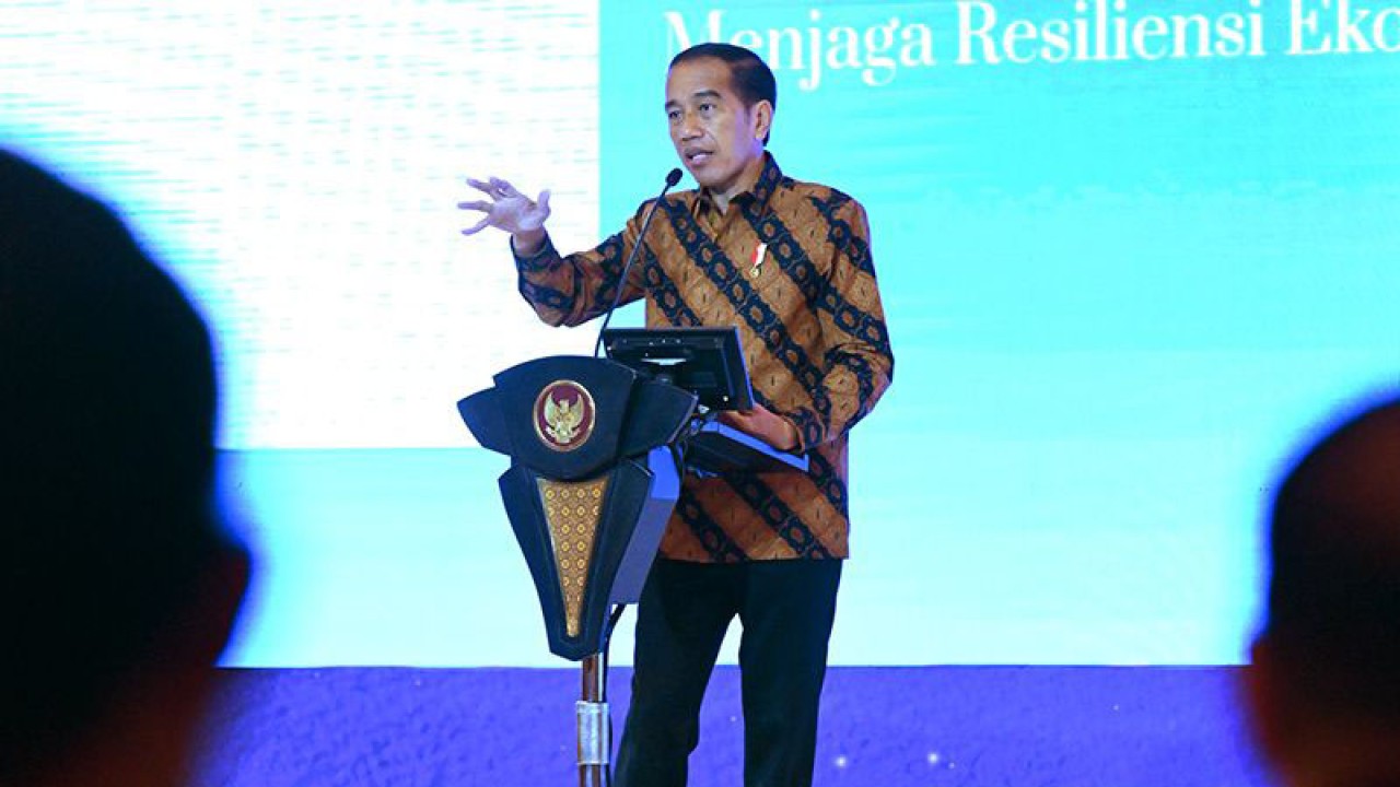 Presiden RI Joko Widodo berbicara di acara Outlook Perekonomian Indonesia Tahun 2023, di Jakarta, Rabu (21/12/2022). ANTARA/HO-Biro Pers Setpres/Kris/aa. (Handout Biro Pers Sekretariat Kepresidenan/Kris)