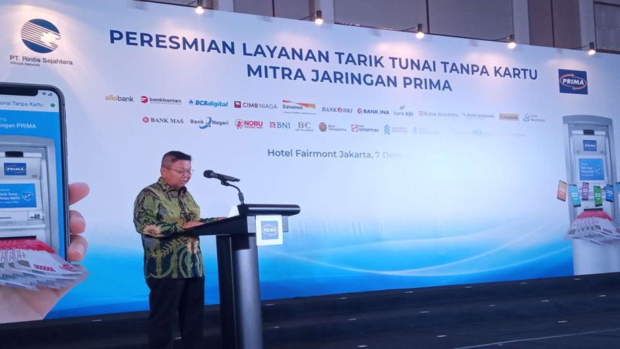 Presiden Direktur PT Rintis Sejahtera (Jaringan PRIMA) Iwan Setiawan dalam Peresmian Layanan Tarik Tunai Tanpa Kartu Mitra Jaringan PRIMA di Hotel Fairmont, Jakarta, Rabu (ANTARA/ Muhammad Heriyanto)