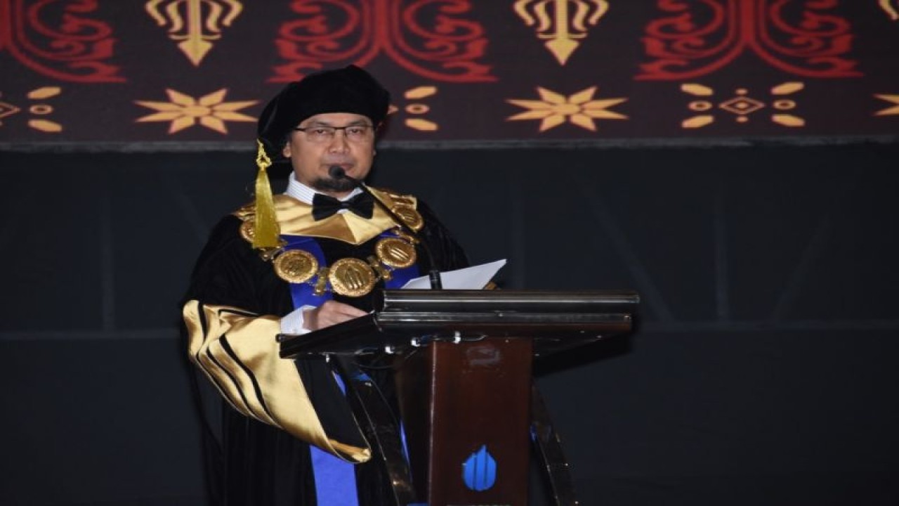 Rektor Universitas Mercu Buana Prof Dr Andi Andriansyah MEng saat penyelenggaraan wisuda di Tangerang, Rabu (21/12/2022). (ANTARA/HO-Dok. pribadi)