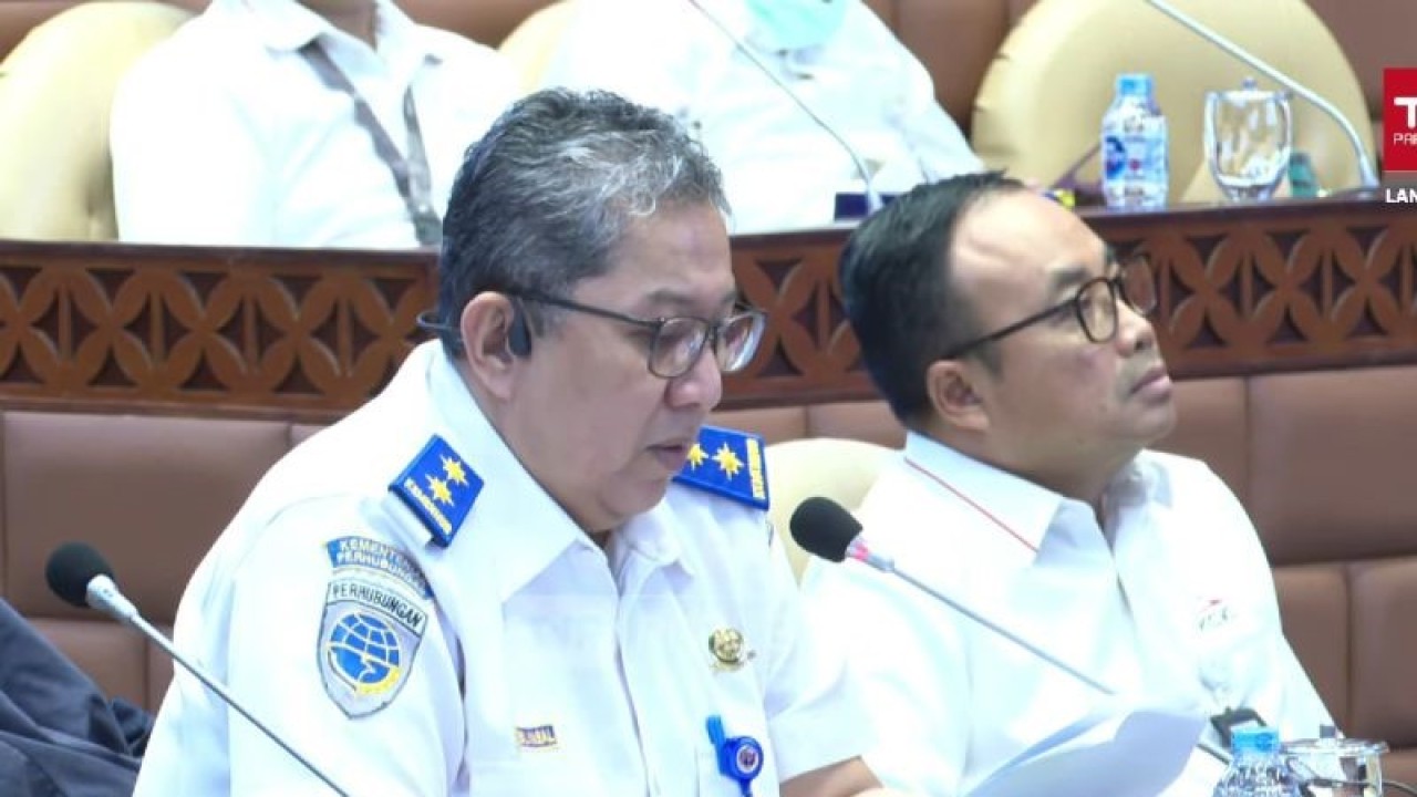Tangkapan layar Plt. Direktur Jenderal Perkeretaapian Kementerian Perhubungan Risal Wasal (kiri) dalam Rapat Dengar Pendapat bersama Komisi V DPR RI di Jakarta, Kamis (8/12/2022). (Adimas Raditya)