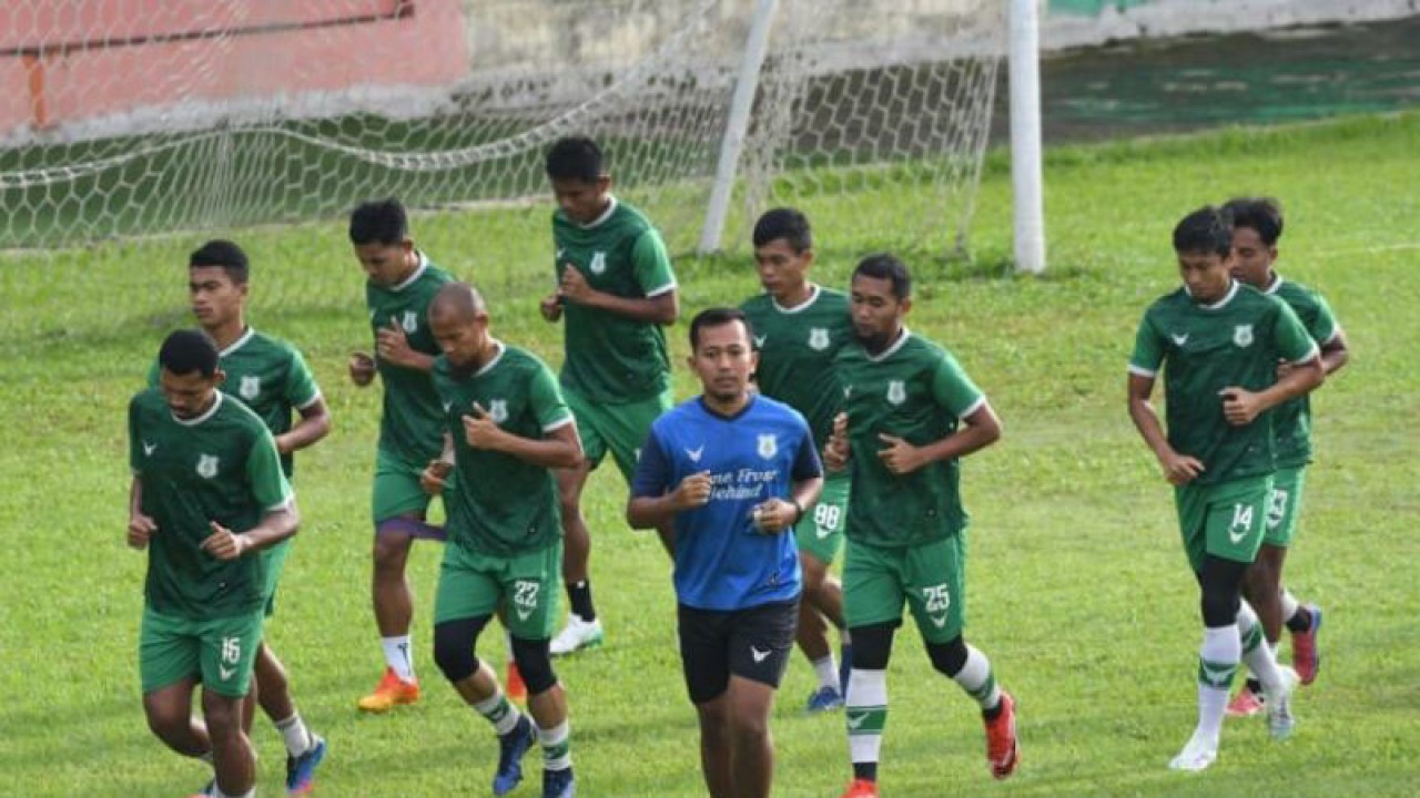 Pemain PSMS saat menggelar latihan di Stadion Mini Pancing (ANTARA/Juraidi)