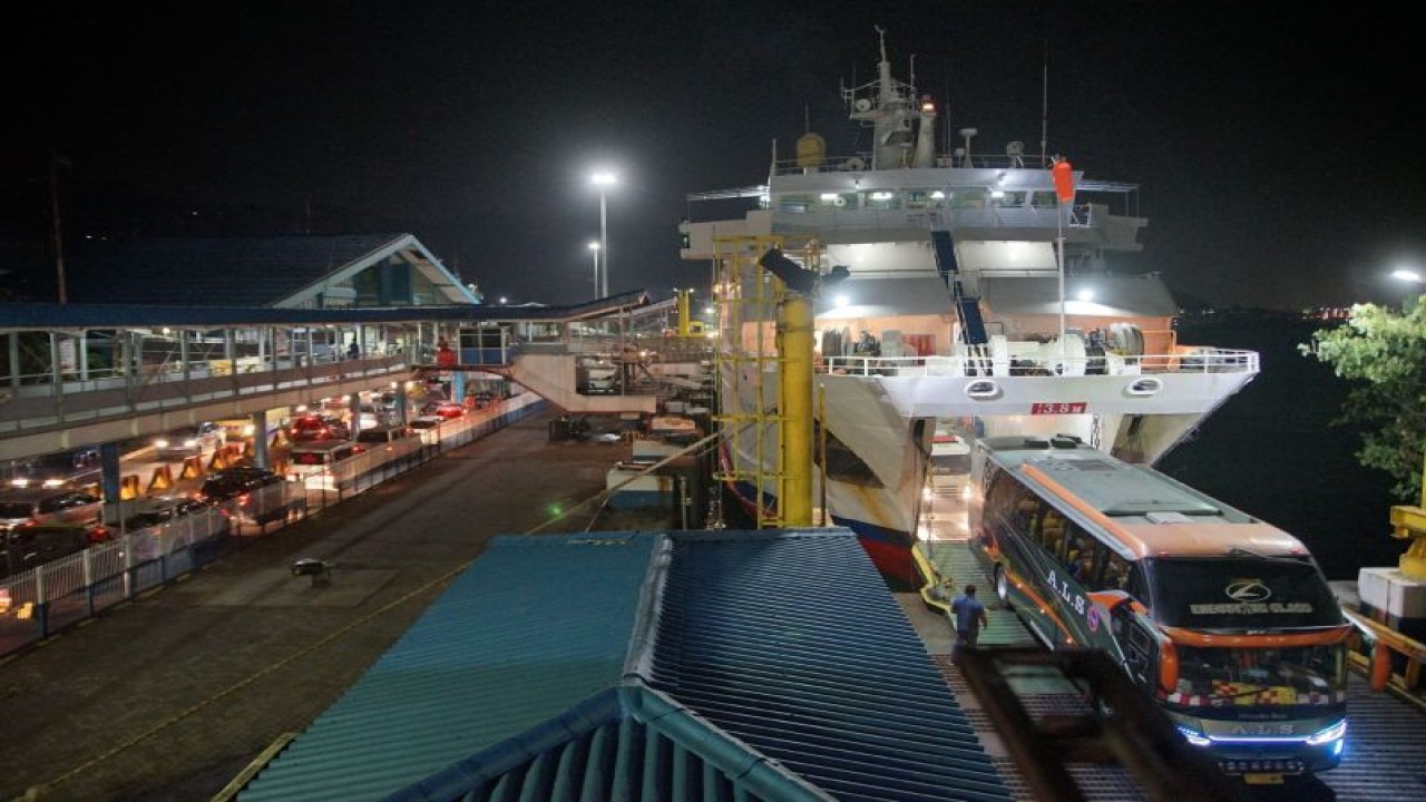 Suasana pelabuhan yang dikelola PT ASDP Indonesia Ferry (Persero). ANTARA/HO-ASDP