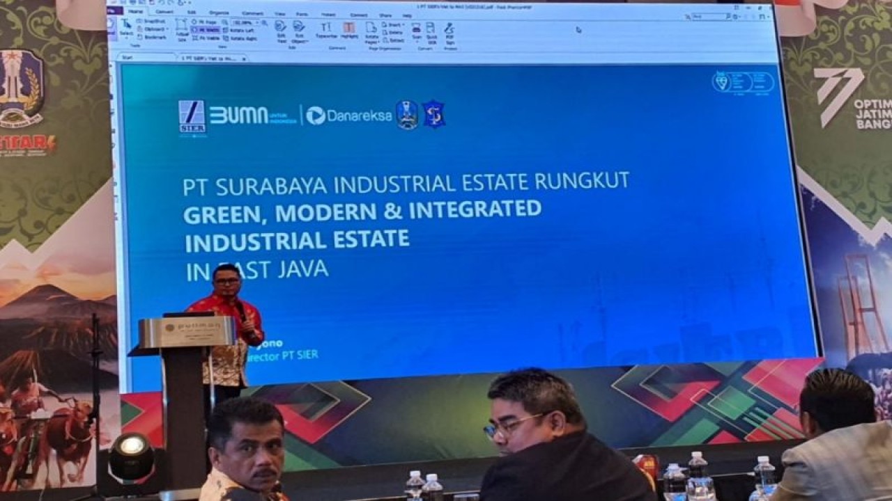 Direktur Utama PT SIER Didik Prasetiyono saat pemaparan dan mempromosikan kawasan industri setempat di hadapan ratusan investor Malaysia di sela kegiatan 'East Java Trade Mission and Investment Forum" di Kuala Lumpur, Malaysia, Senin (19/12/2022). (ANTARA/HO-PT SIER)
