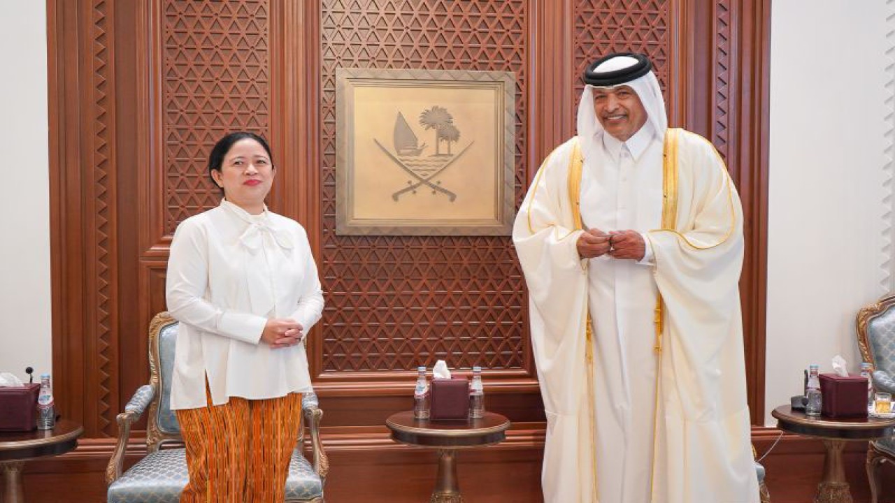 Ketua DPR RI Puan Maharani bertemu Ketua Majelis Syuro Qatar Hassan bin Abdullah Al-Ghanim di Gedung Shura Council Qatar, Doha, Minggu (4/12/22). (ANTARA/HO-DPR RI)